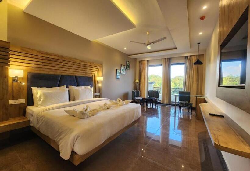 家庭间, Staycation Premium Riviera Resort Dharamshala A Riverside Resort With Balcony View