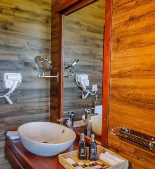 Juniorsviitti Parveke, Covanro Sigiriya   Brand New Luxury