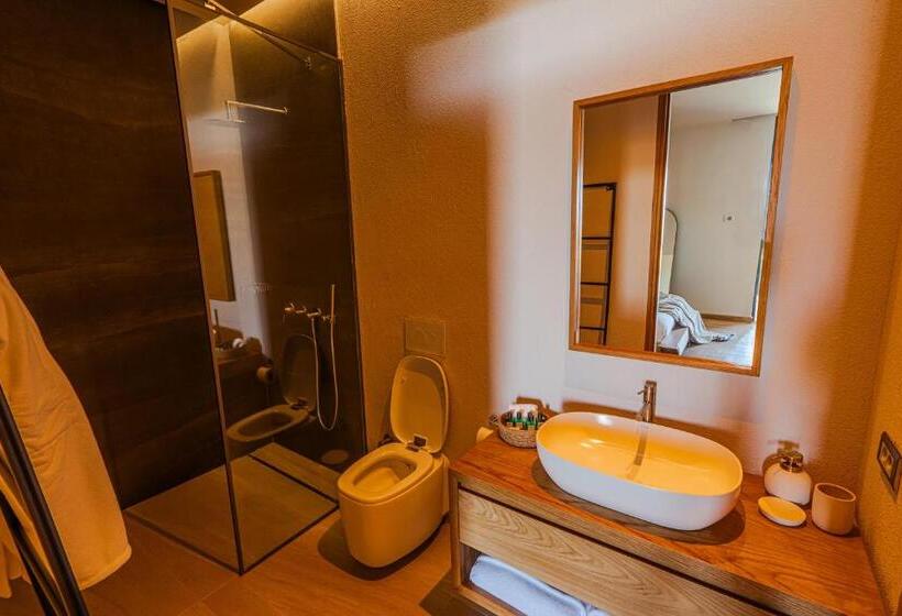 庭の見えるジュニアスイート, Cabras Kazdağları