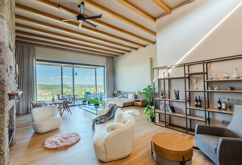 庭の見えるジュニアスイート, Cabras Kazdağları