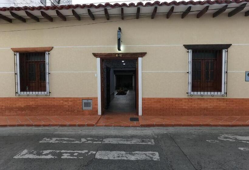 スタンダードルーム, Colonial