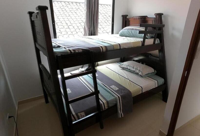 スタンダードスタジオ, Colonial