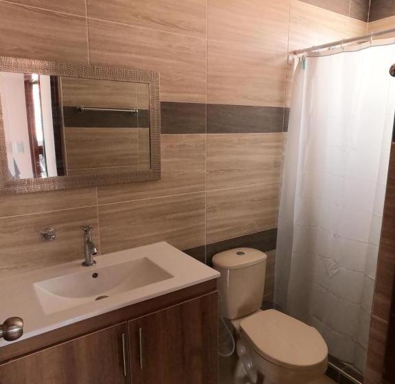 スタンダードスタジオ, Colonial