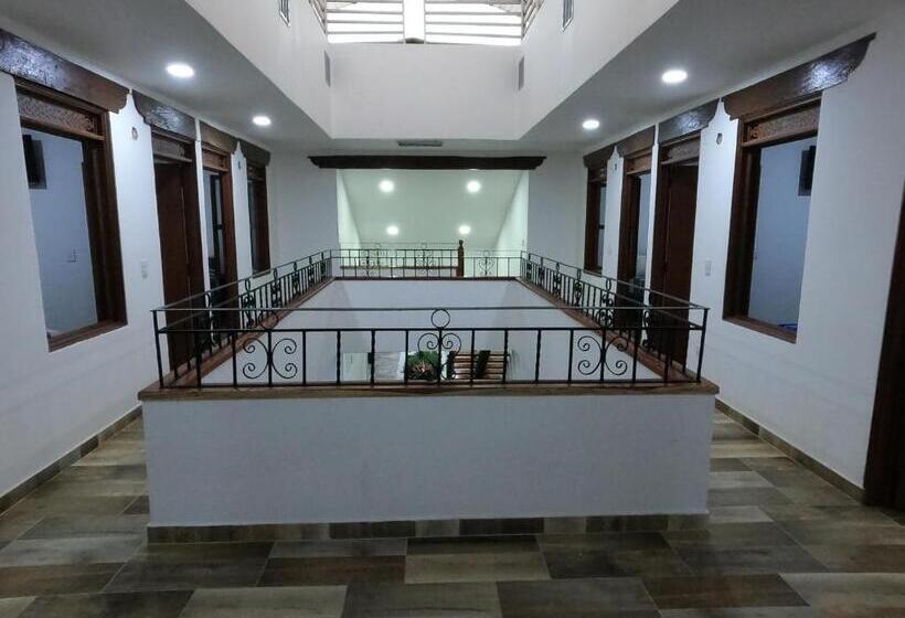 Номер Стандарт, Colonial