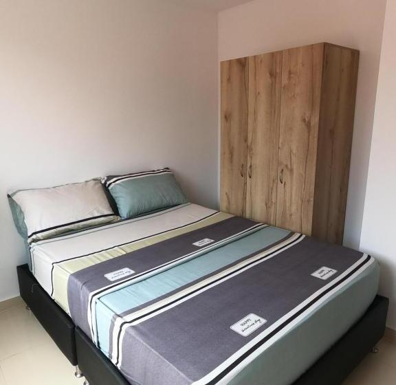 スタンダードスタジオ, Colonial