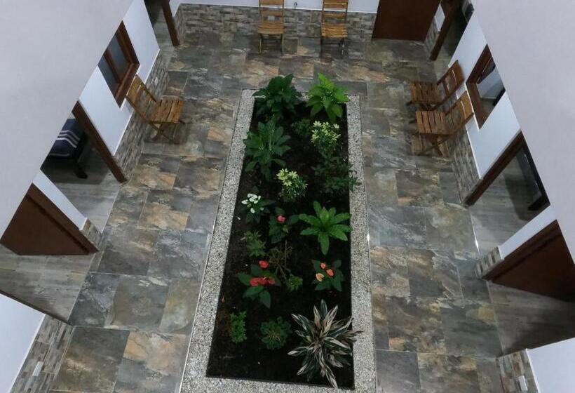 スタンダードスタジオ, Colonial