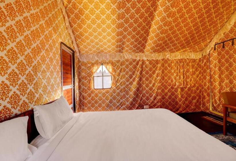 غرفة كلاسيكية ثلاثية, Oyo Pritampalace