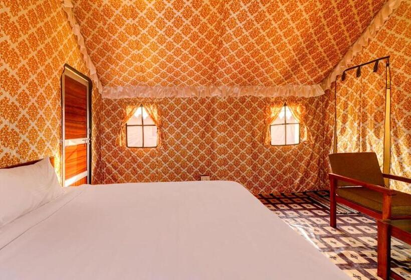 غرفة كلاسيكية ثلاثية, Oyo Pritampalace