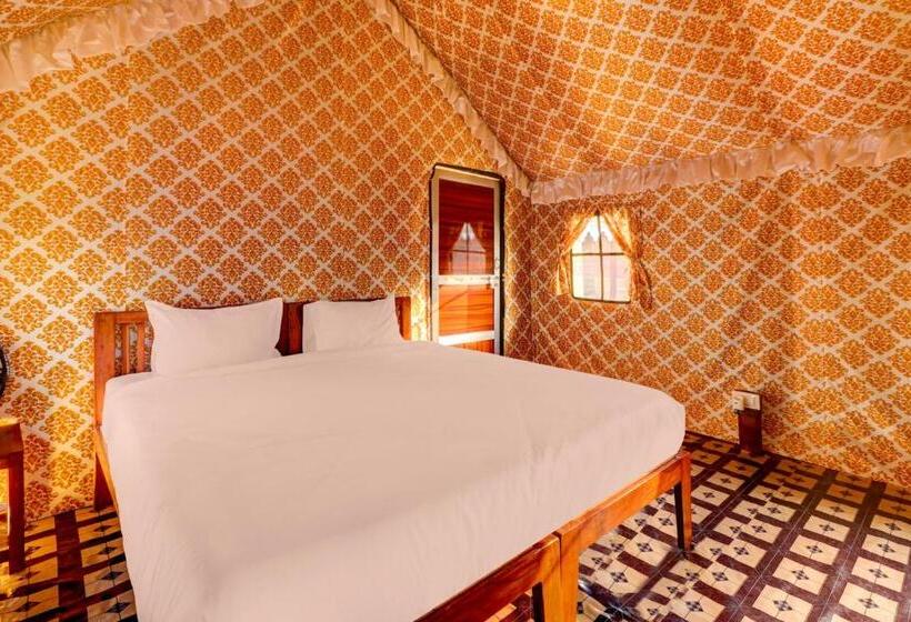 غرفة كلاسيكية ثلاثية, Oyo Pritampalace