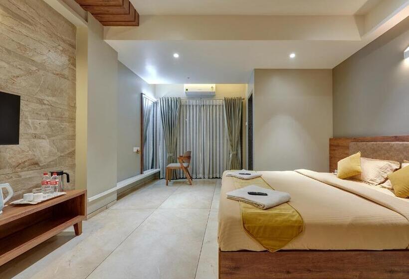 חדר דלוקס, Swamini Kolhapur