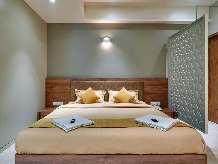 Номер Deluxe, Swamini Kolhapur