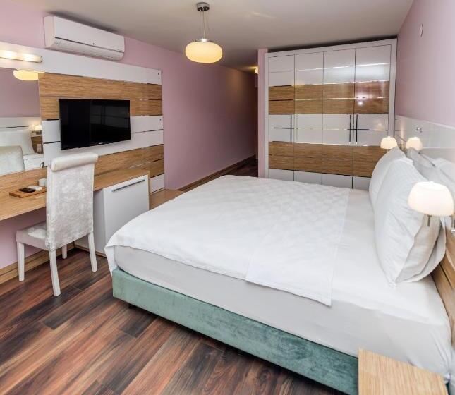 اتاق استاندارد, Tok Epi̇k