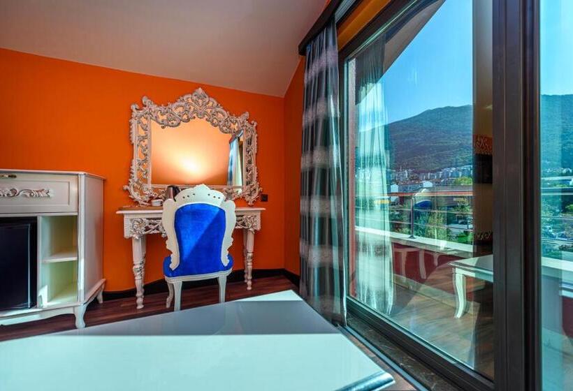 اتاق سوپریور, Tok Epi̇k