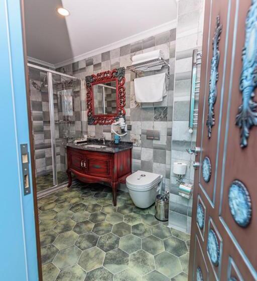 اتاق سوپریور, Tok Epi̇k