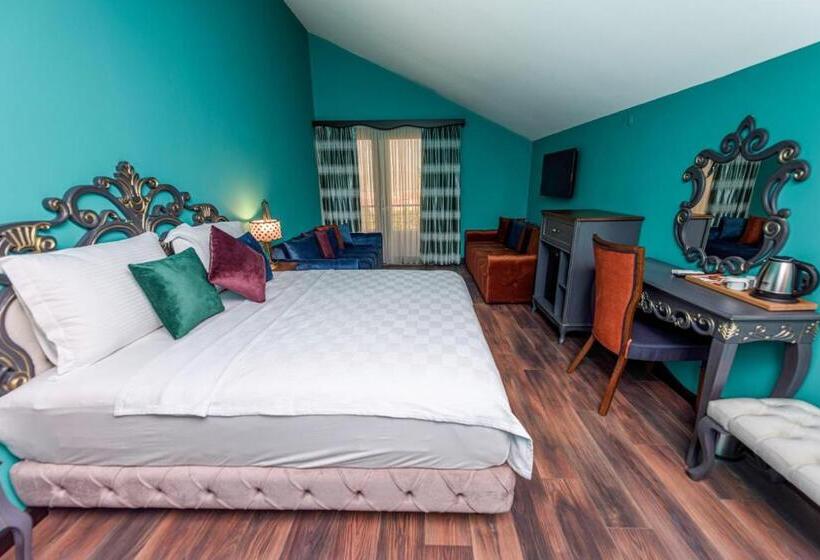 اتاق سوپریور, Tok Epi̇k