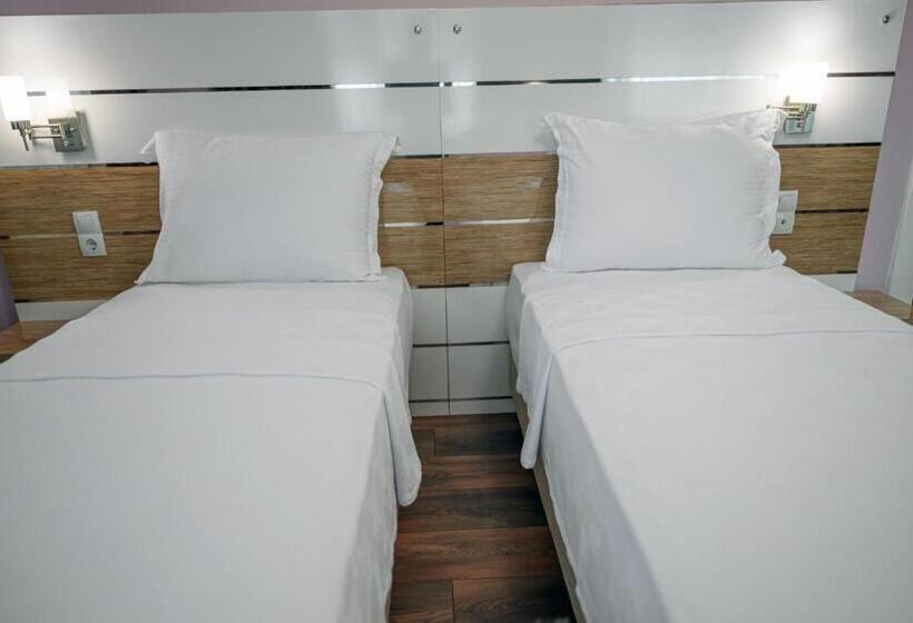 اتاق لوکس چهار تخته, Tok Epi̇k