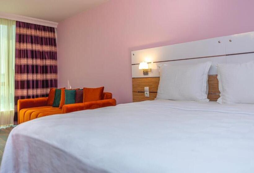 اتاق سوپریور, Tok Epi̇k