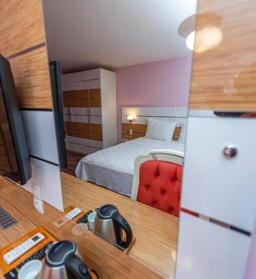 اتاق سوپریور, Tok Epi̇k