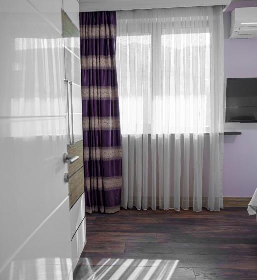 اتاق لوکس چهار تخته, Tok Epi̇k