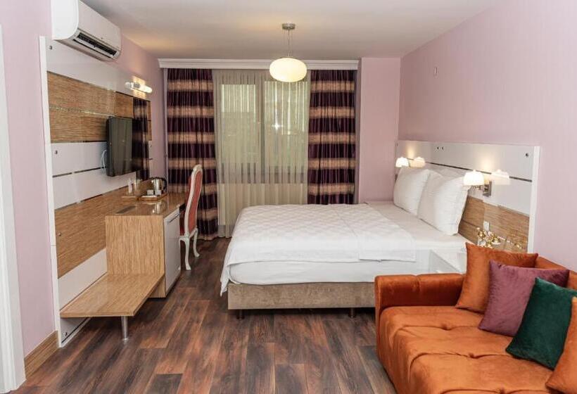 اتاق لوکس چهار تخته, Tok Epi̇k