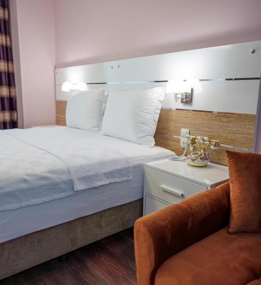 اتاق لوکس چهار تخته, Tok Epi̇k