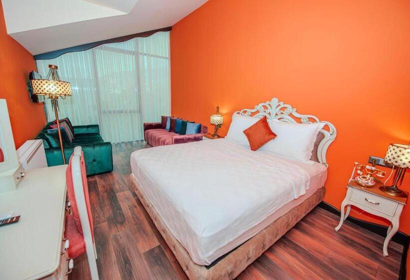 اتاق لوکس, Tok Epi̇k