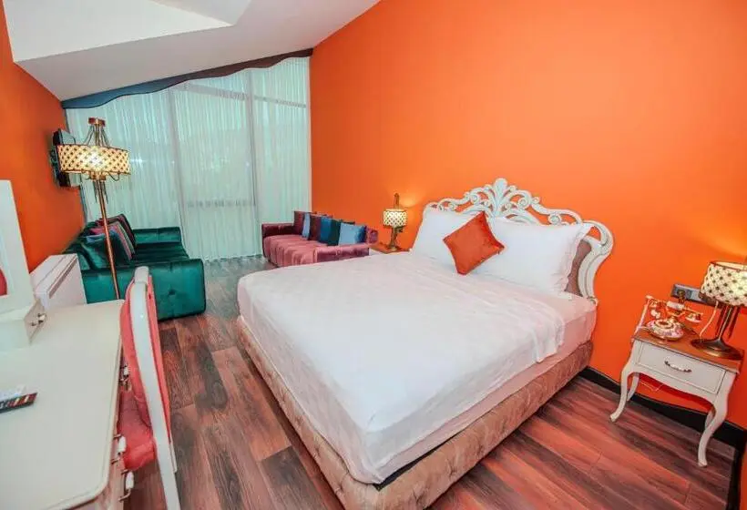 Deluxe-huone, Tok Epi̇k