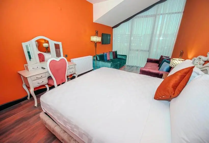Deluxe-huone, Tok Epi̇k
