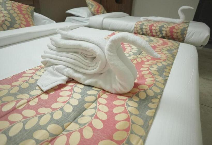 غرفة ديلوكس ثلاثية, Luxe Hotel   Rooms & Villas Wayanad