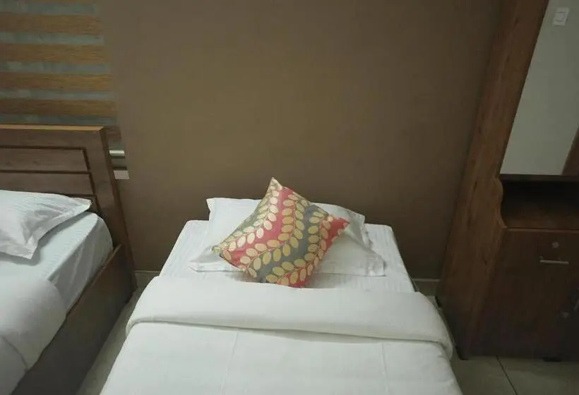 Deluxe Kolmen Hengen Huone, Luxe Hotel Rooms & Villas Wayanad