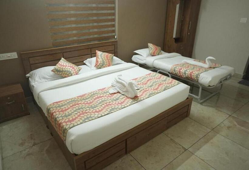 Трехместный Номер Deluxe, Luxe Hotel   Rooms & Villas Wayanad