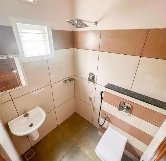 Standard Neljän Hengen Huone, Luxe Hotel Rooms & Villas Wayanad