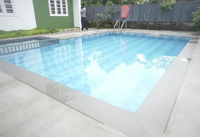 Standard Neljän Hengen Huone, Luxe Hotel Rooms & Villas Wayanad
