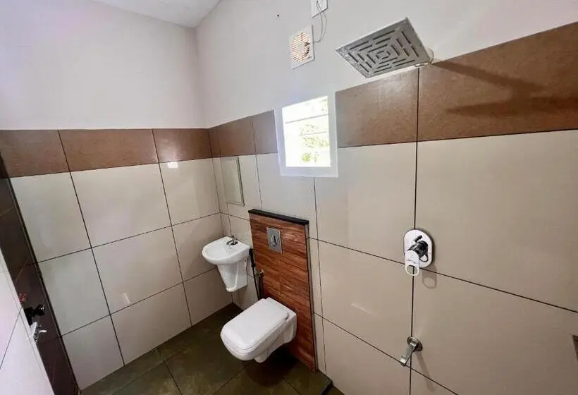 Villa 3 Makuuhuonetta, Luxe Hotel Rooms & Villas Wayanad