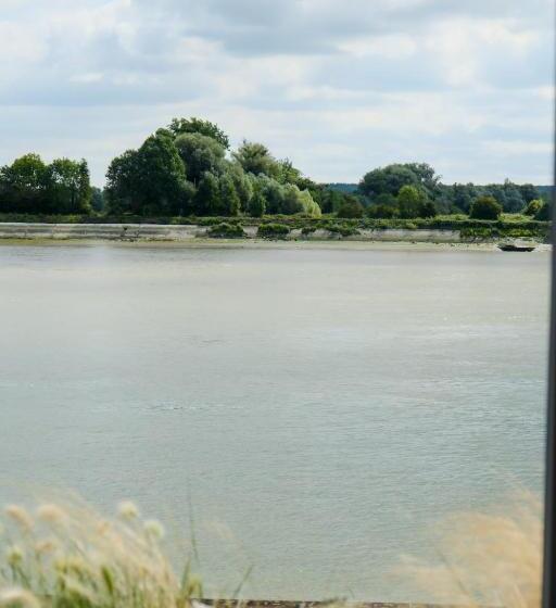 Deluxe room with river view, La Maison Plûme