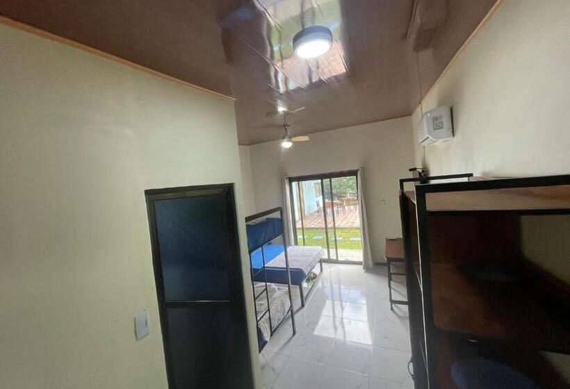 غرفة قياسية رباعية, Posada Miradia