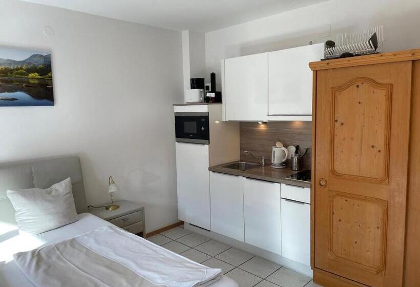 استودیوی استاندارد, Appartements Diana