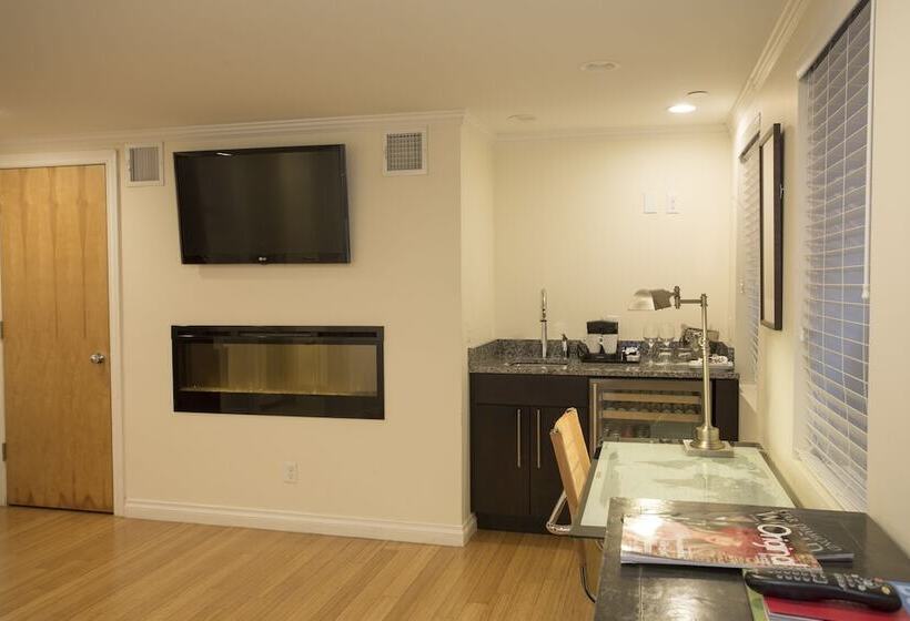 스탠다드 스튜디오, Bricco Suites