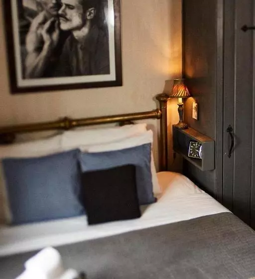 اتاق استاندارد با سرویس بهداشتی مشترک, Crew S Quarters Boarding House   Caters To Men