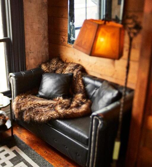 디럭스 룸, Crew S Quarters Boarding House   Caters To Men