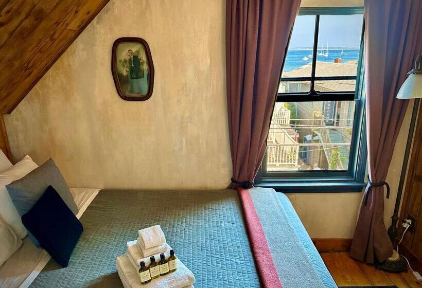 디럭스 룸, Crew S Quarters Boarding House   Caters To Men