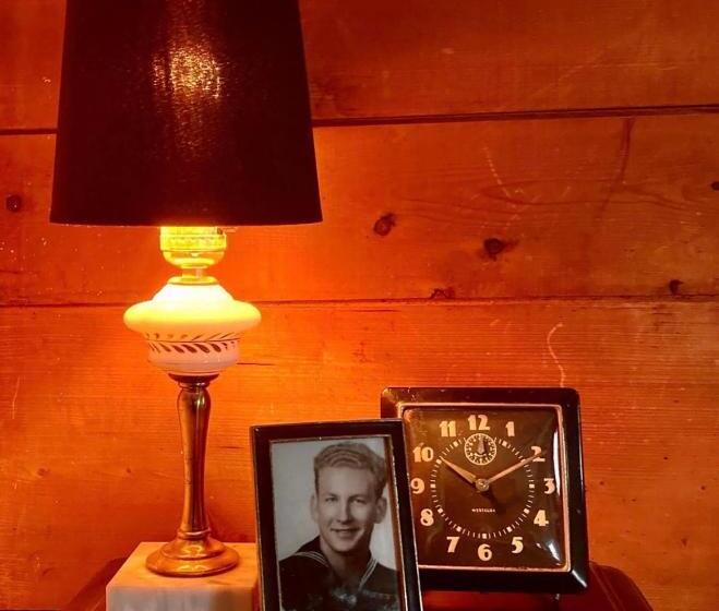 디럭스 룸, Crew S Quarters Boarding House   Caters To Men