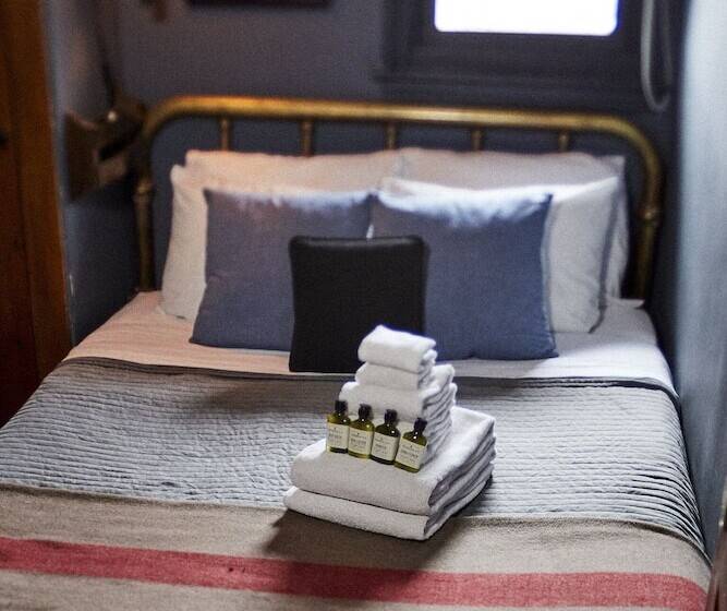 스탠다드 룸 공동 욕실, Crew S Quarters Boarding House   Caters To Men