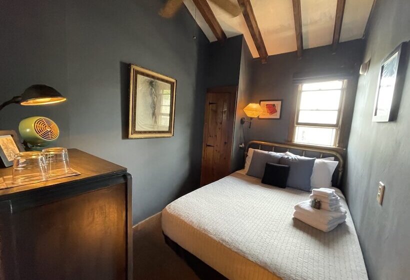 스탠다드 룸 공동 욕실, Crew S Quarters Boarding House   Caters To Men