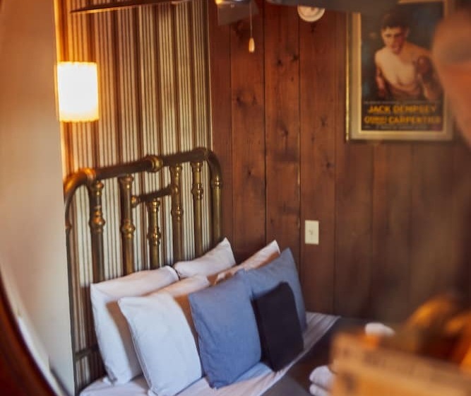 스탠다드 룸 공동 욕실, Crew S Quarters Boarding House   Caters To Men