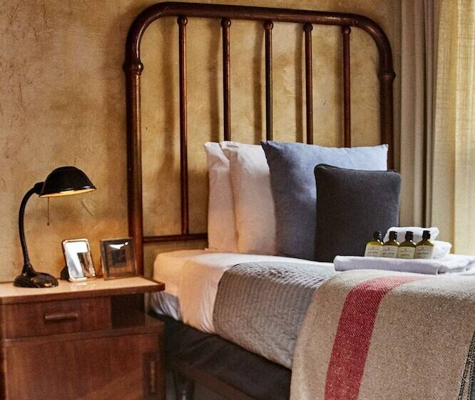 스탠다드 룸 공동 욕실, Crew S Quarters Boarding House   Caters To Men