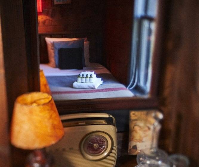 스탠다드 룸 공동 욕실, Crew S Quarters Boarding House   Caters To Men