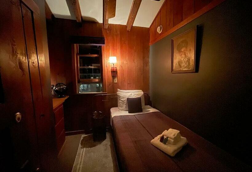 스탠다드 룸 공동 욕실, Crew S Quarters Boarding House   Caters To Men