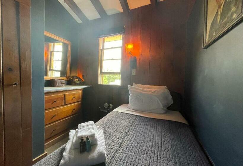 스탠다드 룸 공동 욕실, Crew S Quarters Boarding House   Caters To Men