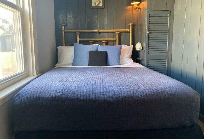 스탠다드 룸 공동 욕실, Crew S Quarters Boarding House   Caters To Men